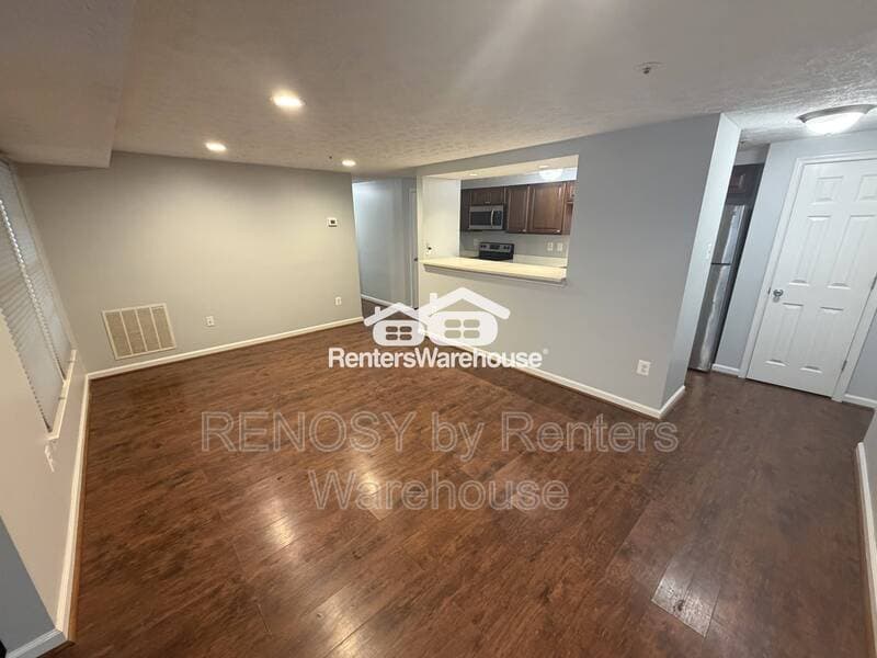 Edgewood House: 907 Woodbridge