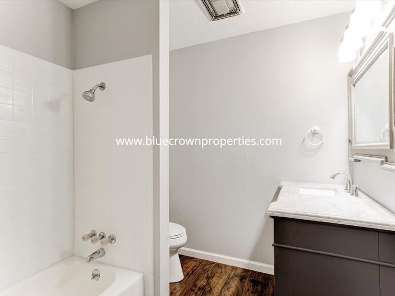 Arlington House: 462 Westview Terrace