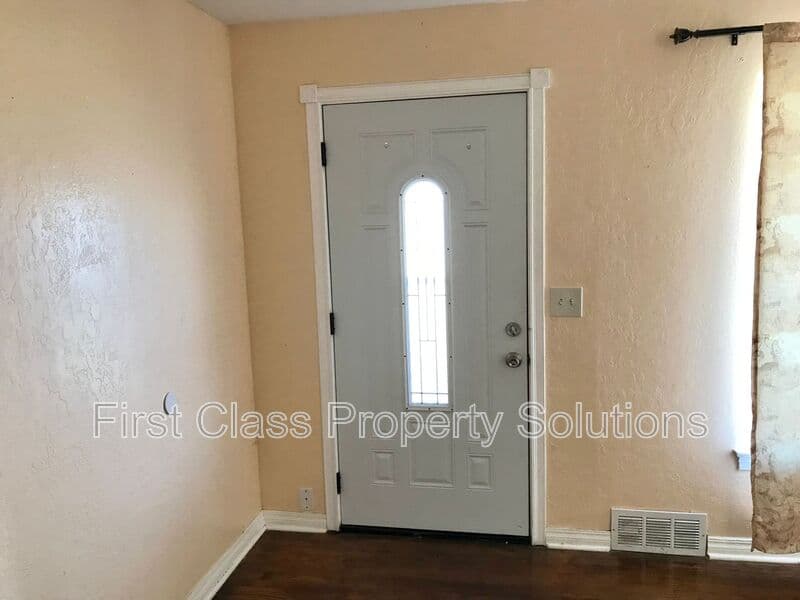 Oklahoma City House: 2312 N Meridian Ave
