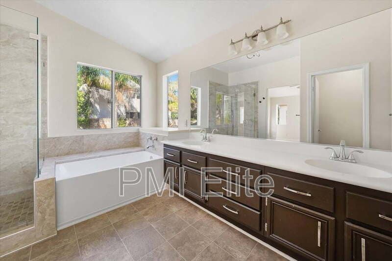 Castaic House: 32029 Cypress Way