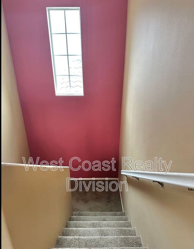 Lake Elsinore House: 18468 Hillview Lane