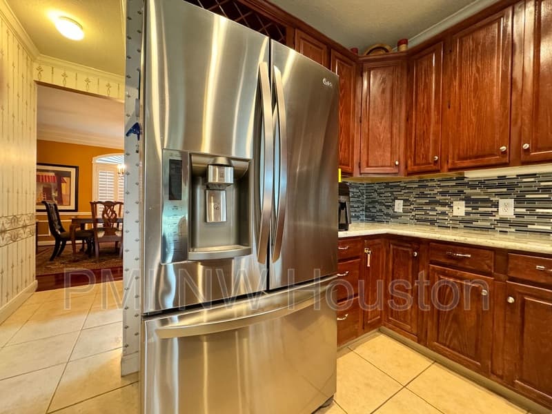 Houston House: 9303 Bent Spur Ln