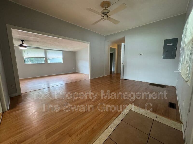 Lakeland House: 534 Oak Ridge E