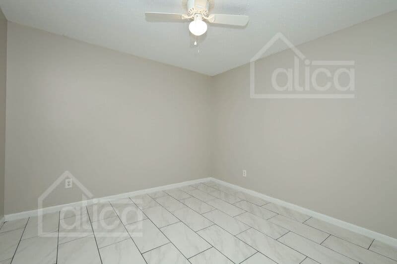 Orlando House: 4258 Clarinda St