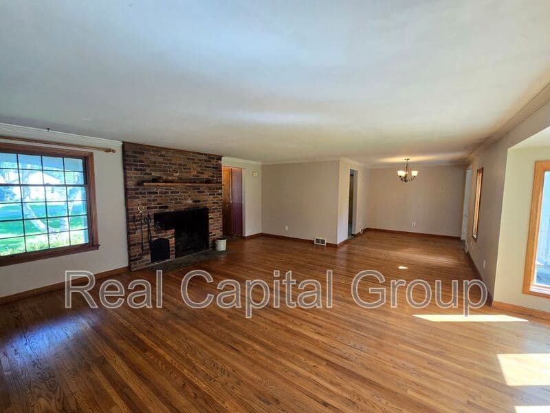 Williamsville House: 8401 Ericson Dr