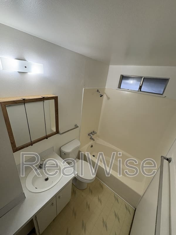 Sutherlin House: 231 Hawthorne St