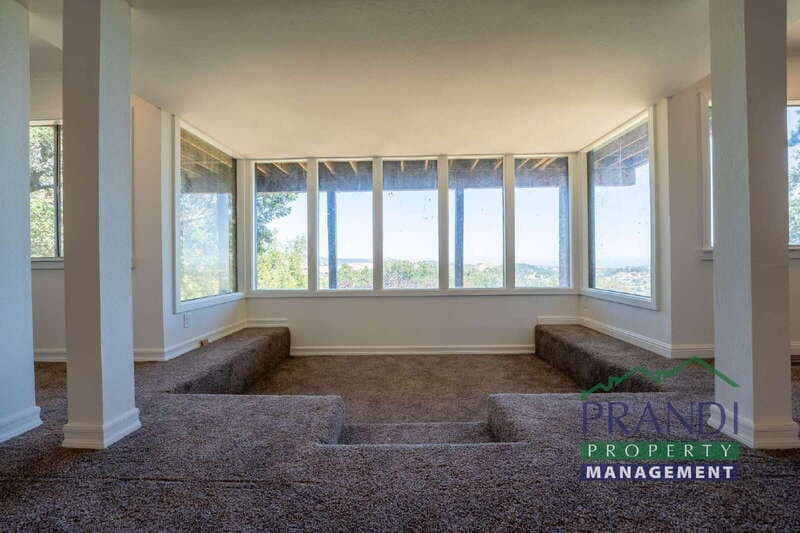 San Anselmo House: 645 Fawn Dr