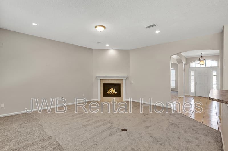 Jacksonville House: 14422 Christen Dr S