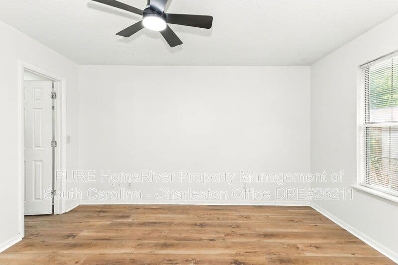 Summerville House: 108 Eaton Way
