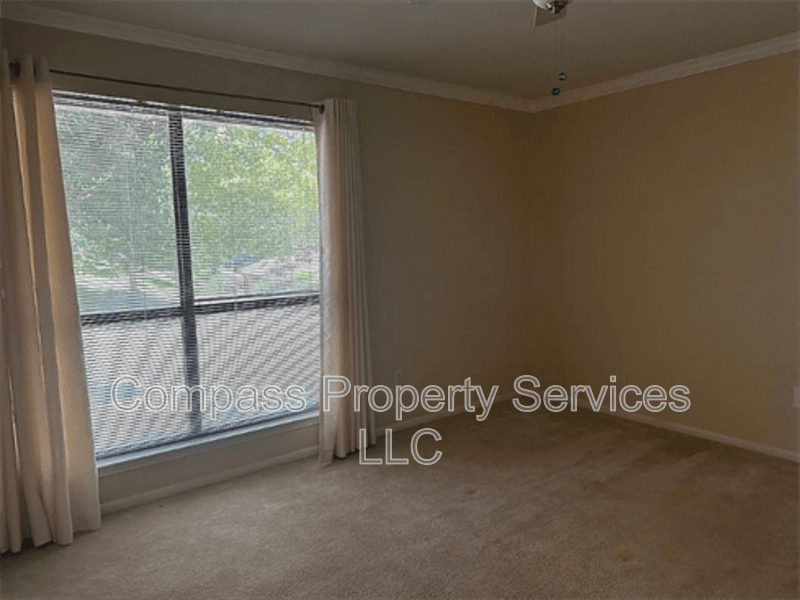 Woodway House: 902 Woodland West