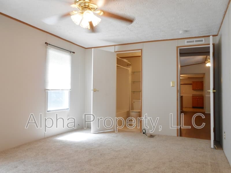 Spartanburg House: 1301 Carolina Country Club Road