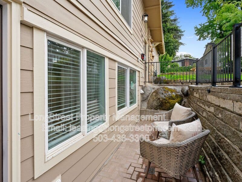 Portland House: 2812 NE Bryant St