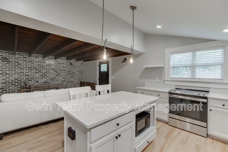Lawrenceville House: 75 Cherry St