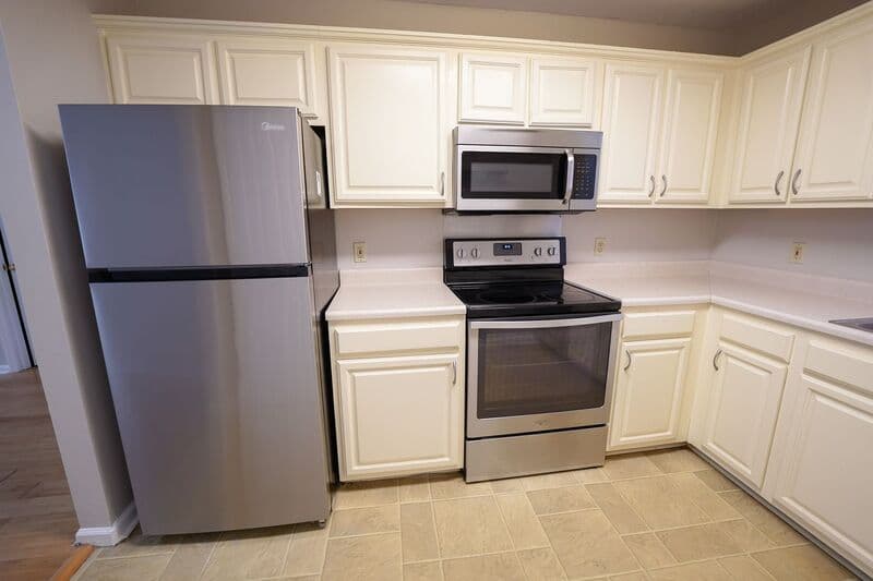 Savannah Condo: 211 Edgewater Rd