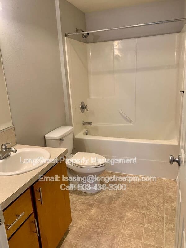Portland Condo: 8324 SE Rhine St