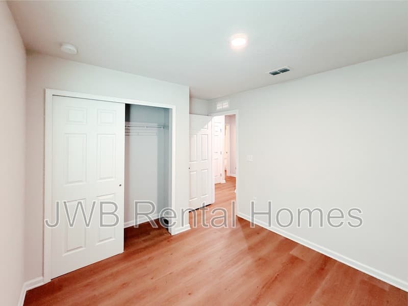 Jacksonville House: 2048 6th St W