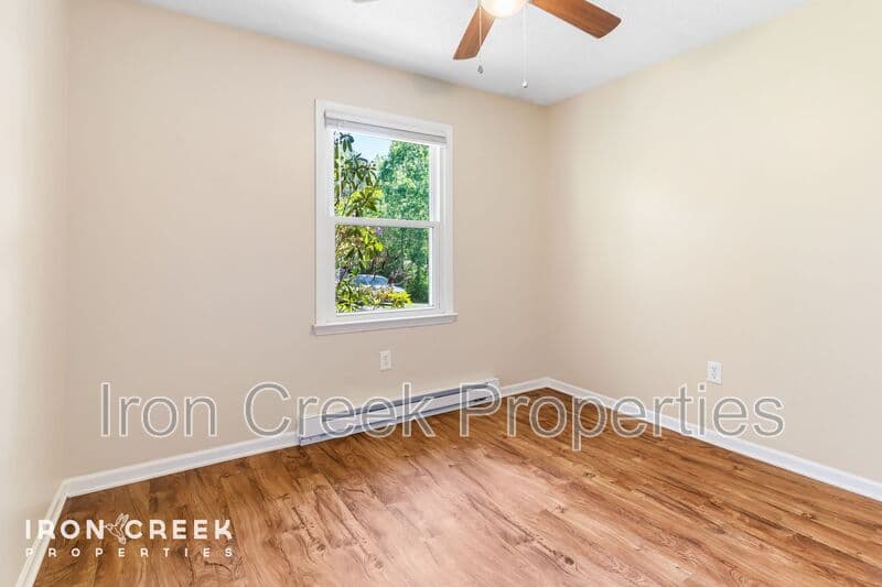 Black Mountain House: 250 Avena Rd