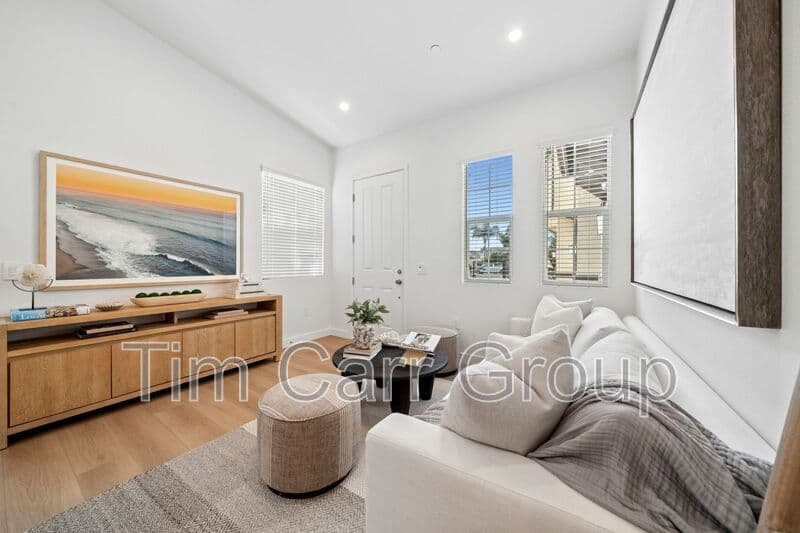 Costa Mesa Condo: 376 Hamilton Street