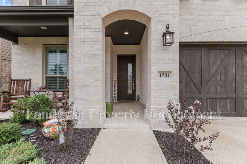 Mansfield House: 1501 Misty Pasture Way