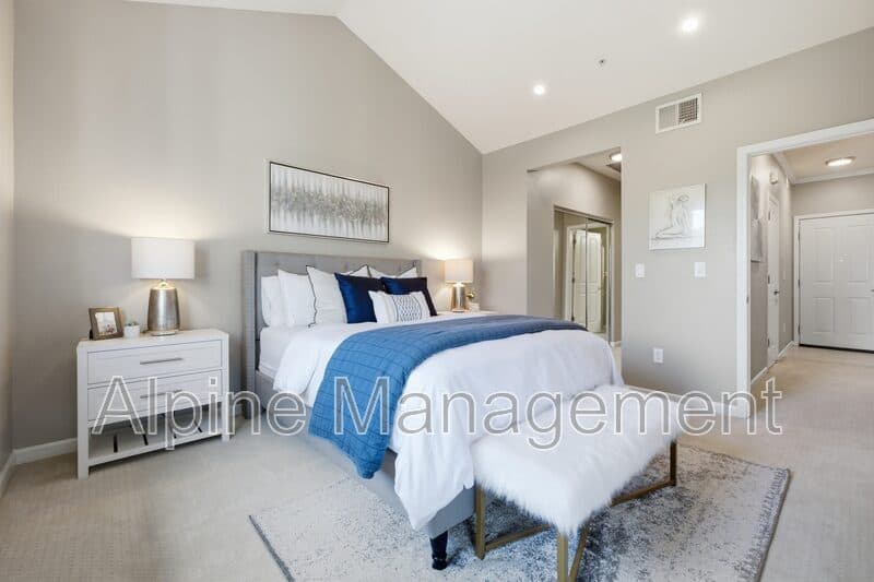 East Palo Alto Condo: 1982 West Bayshore Road - Main