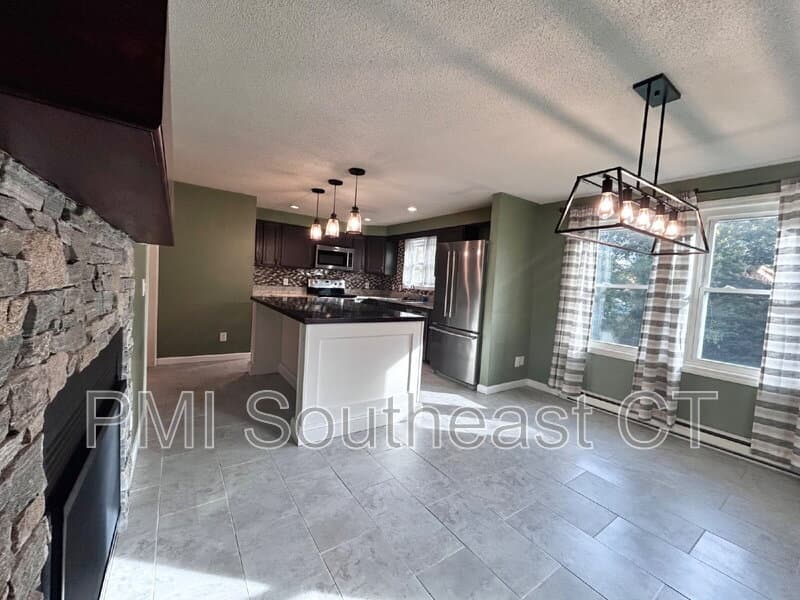 Mystic House: 250 Capstan Ave