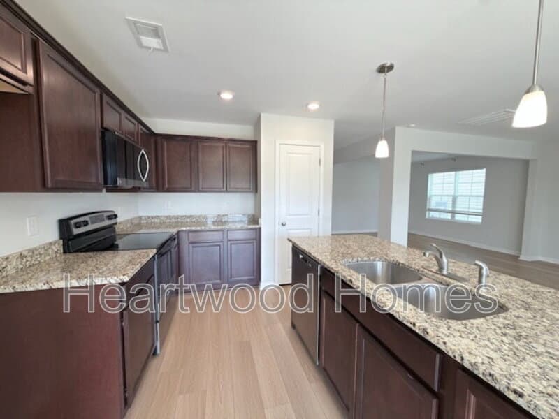 Elgin House: 406 Eclipse Lane