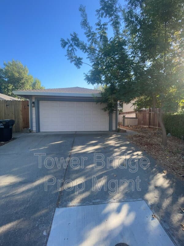 Elk Grove House: 7016 Plume Way