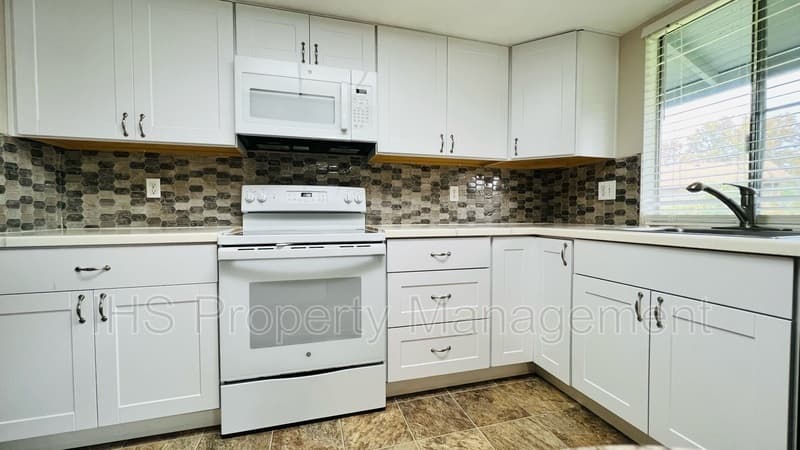 Kennewick House: 1613 S Palouse Pl
