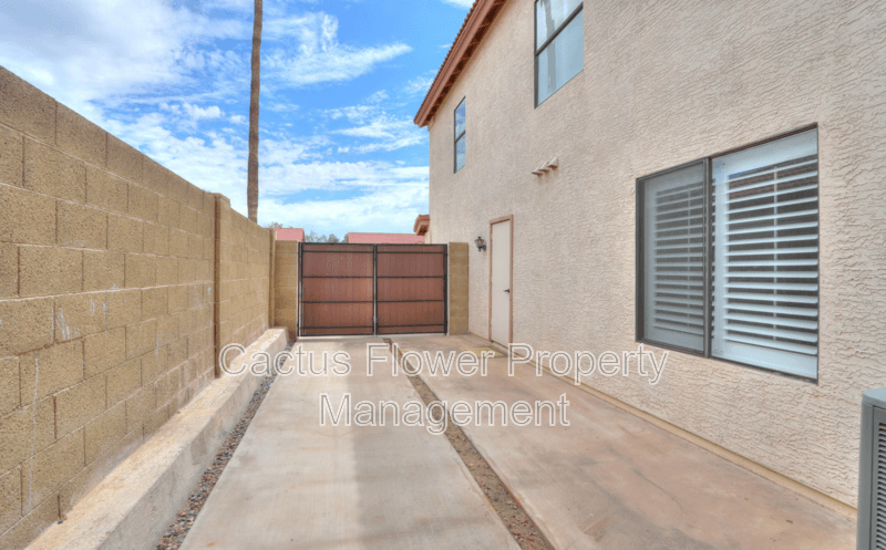 Phoenix House: 13204 S 38Th Pl