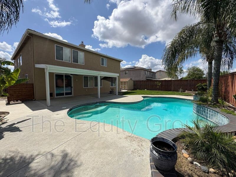Visalia House: 5928 West Whitley Ave