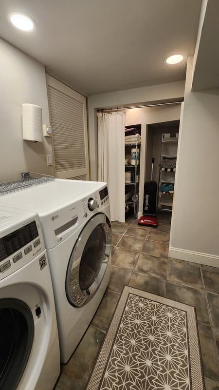 Seattle House: 1210 25th Ave E