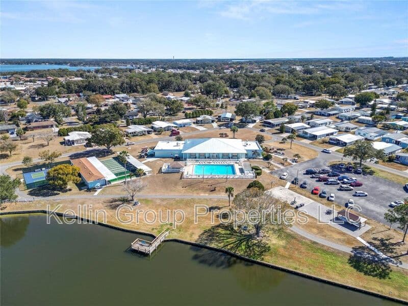 Lakeland House: 1706 Fox Hill Dr