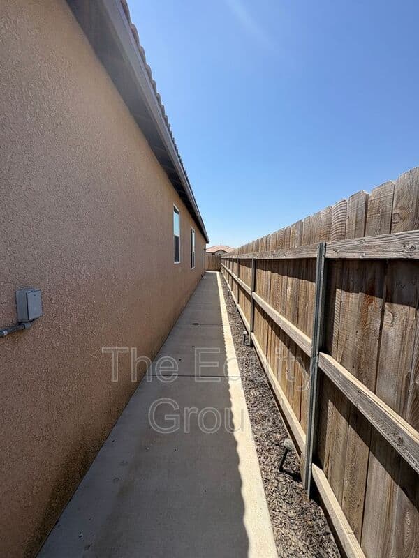 Tulare House: 3272 Manchester St