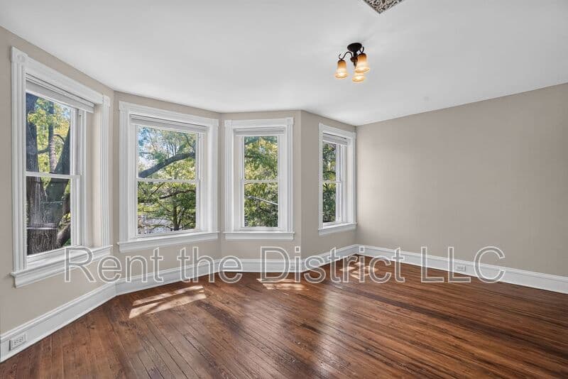 Washington Townhome: 37 Rhode Island Avenue NW