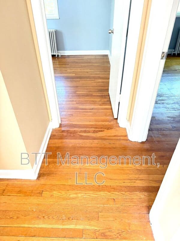 Brentwood Condo: 4013 38th St