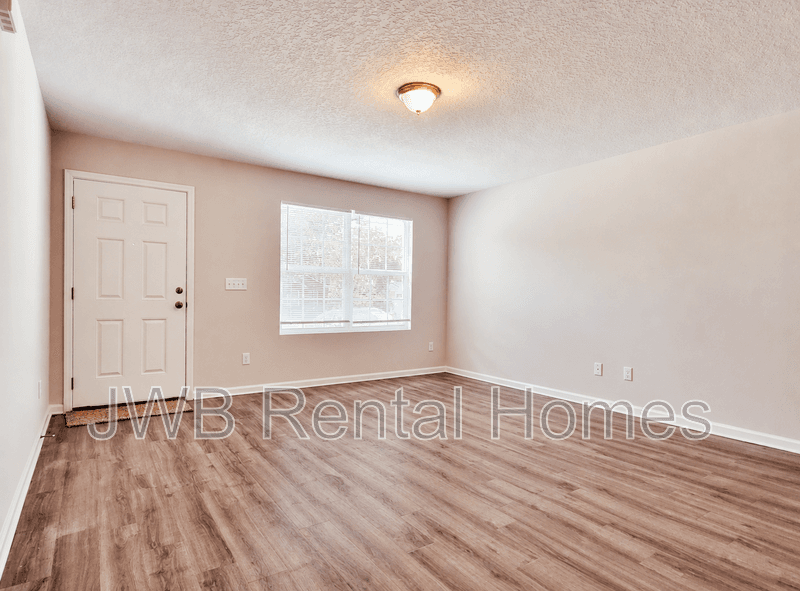 Jacksonville House: 8125 Free Ave