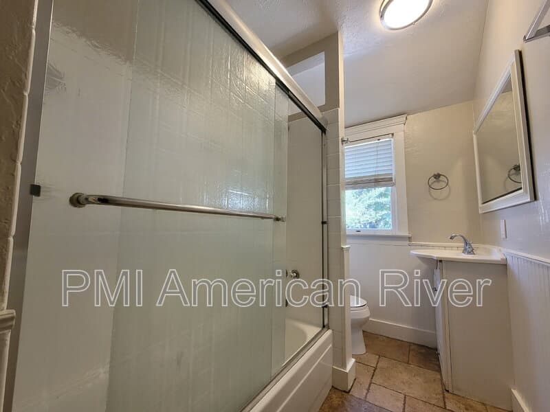 Sacramento House: 2153 7th Ave