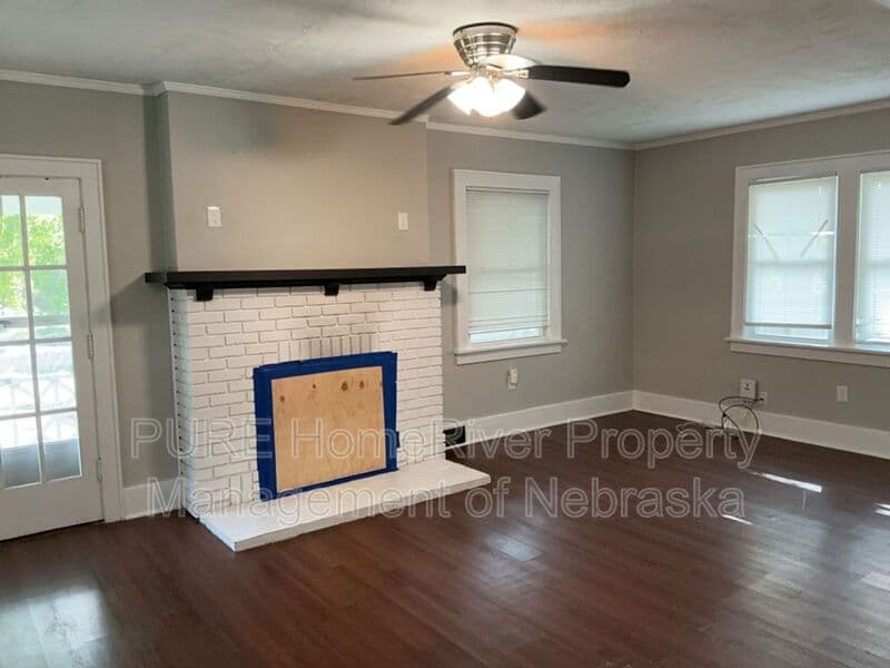 Omaha House: 1424 S 46th Street