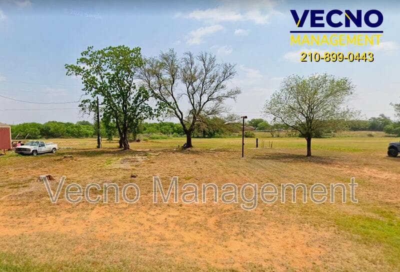 Pearsall House: 1819 County Road 1001 - 13
