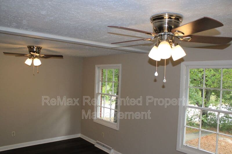 Aiken House: 3328 Vaucluse Rd.