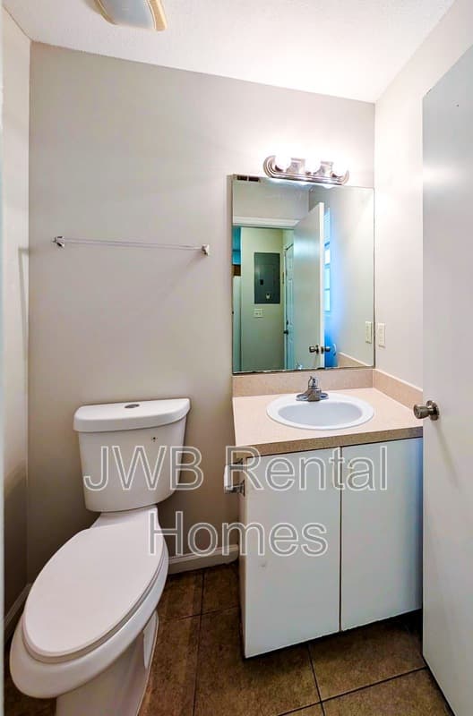 Atlantic Beach Townhome: 79 W 5th St