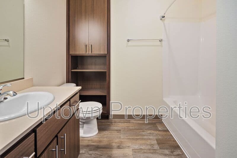 Fairview House: 2655 NE 205th Ave