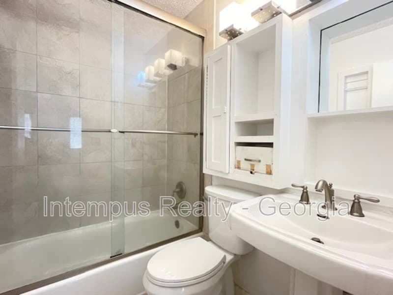 Alpharetta House: 10440 Virginia Pine Ln