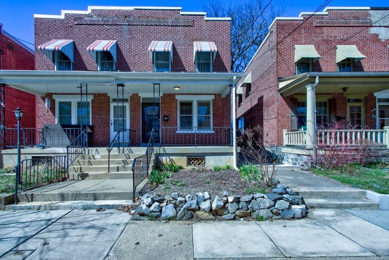 Lancaster House: 625 Hamilton Street