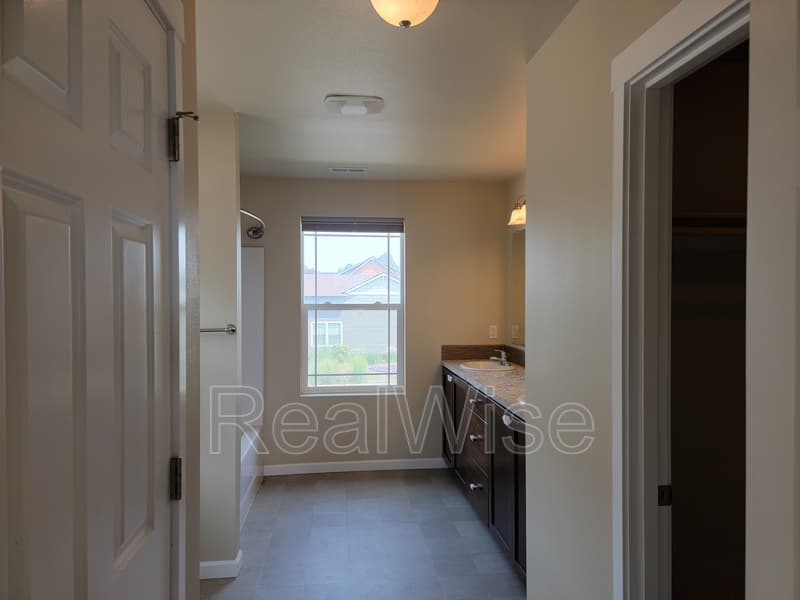 Bend House: 62727 Hawkview Rd