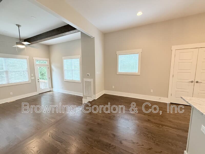 Nashville House: 506A Camden Drive