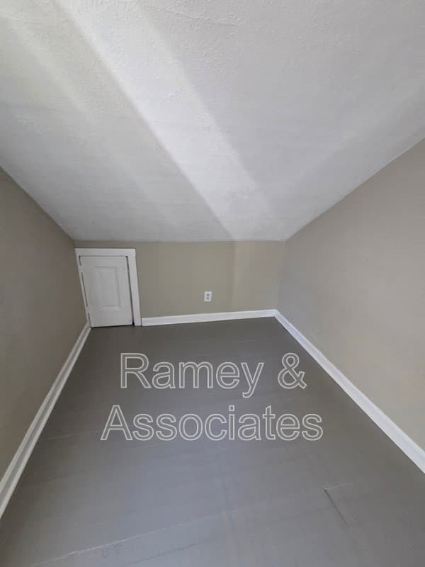 Louisville House: 4106 S 2nd Street