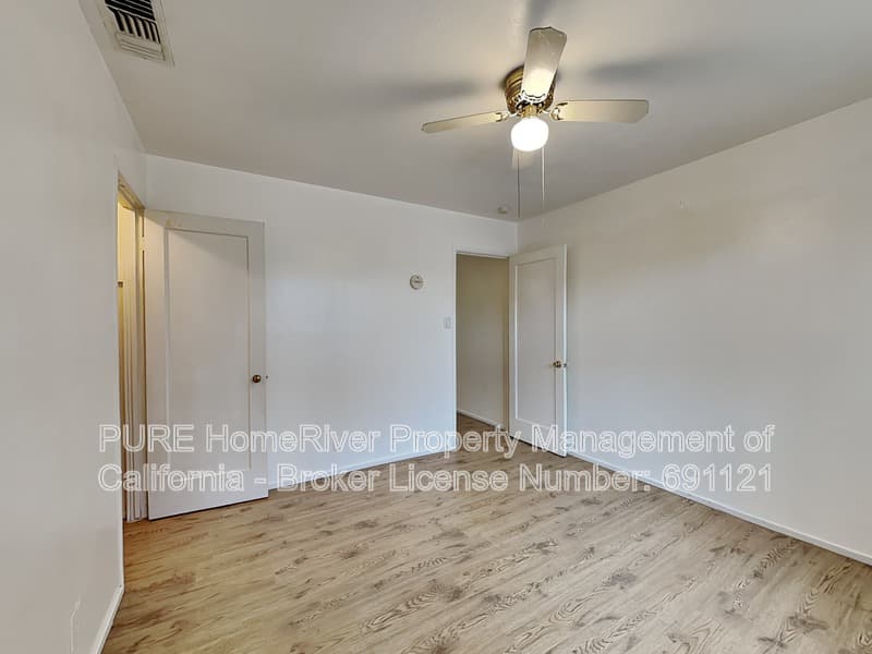 Sacramento Condo: 2957 Howe Ave