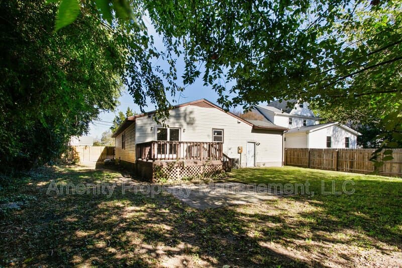 Hampton House: 36 Old Fox Hill Road