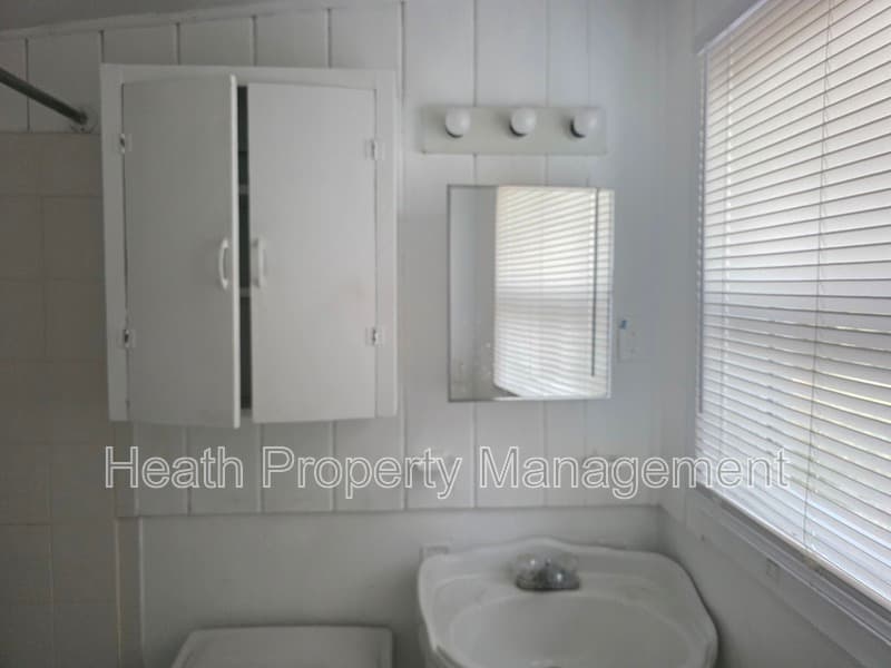 Largo House: 504 6th Ave NW